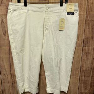 St. John’s Bay 18P Petite mid rise capri panes jeans NWT white women’s denim